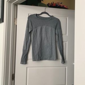 Long Sleeve Grey Fabletics Size Small Top